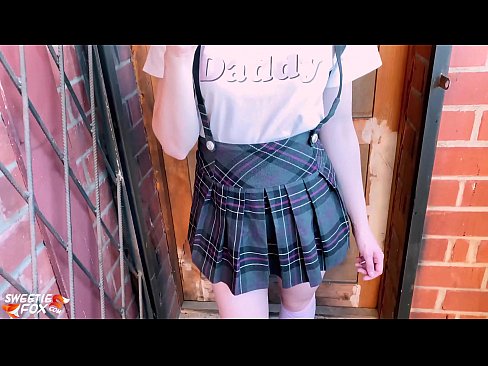 ❤️ 女学生深深地吸吮她的鸡巴，代替上课做爱 ️❌ Porno