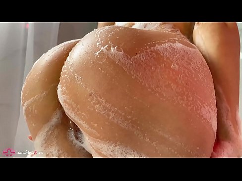 ❤️ 布鲁内特在淋浴时用振动器自慰阴部达到强烈的高潮 ️❌ Porno