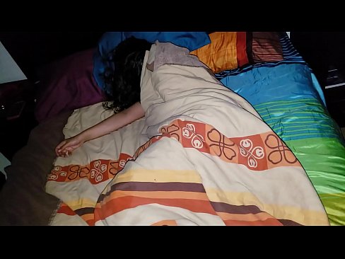 ❤️ 继子在年轻的继母睡觉时责骂她 ️❌ Porno